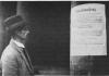 Citizen of Munich read the proclamation against the Putsch by Von Kahr